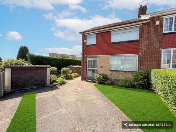3 bed property, in Sandhill Close, £175,000