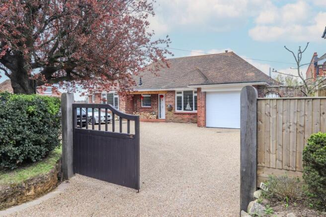 4 bed property, in Barnhorn Road, £650,000