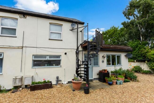 1 bed property, in Ingram Street, £125,000