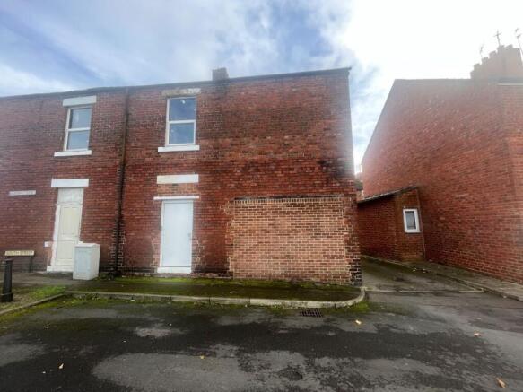 1 bed property, in Redworth Road, £1,000