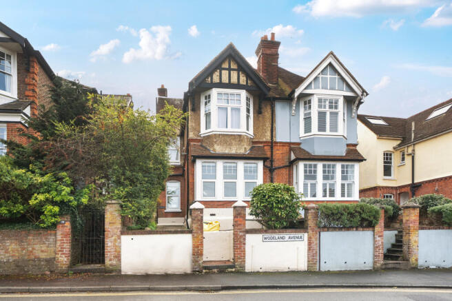 2 bed property, in Wodeland Avenue, £410,000