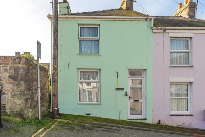 2 bed property, in Priory Terrace, £115,000