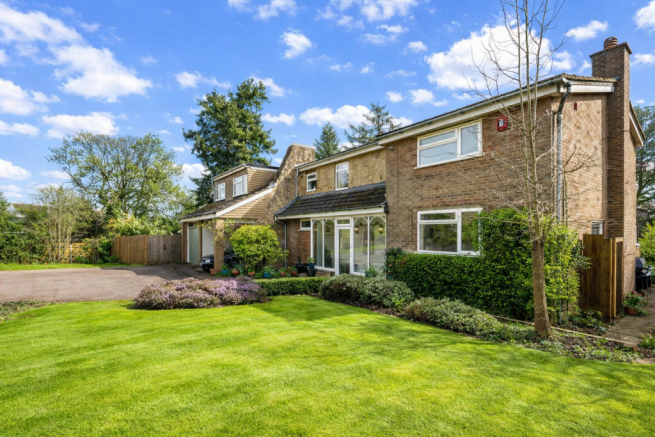 6 bed property, in Fernhill Lane, £1,500,000