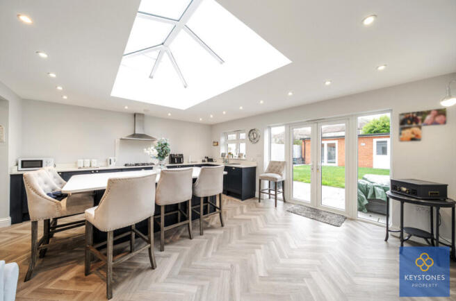 4 bed property, in Moray Close, £650,000