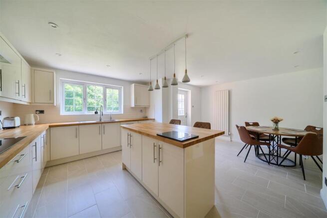 5 bed property, in Skylark Meadows, £1,400,000