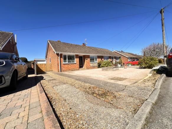 2 bed property, in Courtenay Road, £350,000
