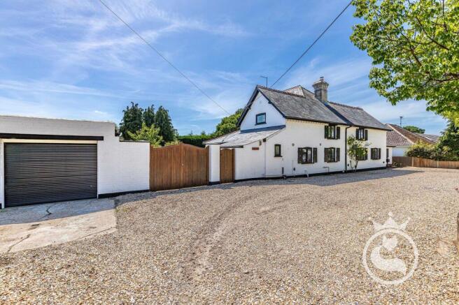 5 bed property, in Sandy Lane, £775,000