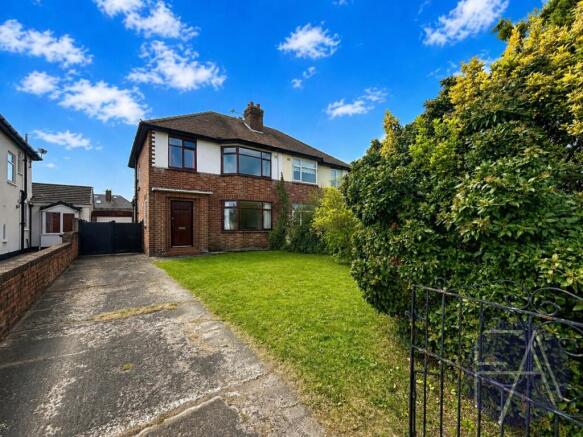 3 bed property, in Carr Lane, £230,000