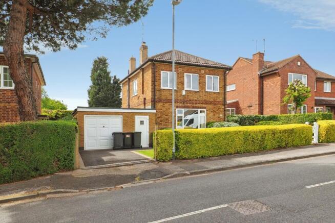 3 bed property, in David Grove, £375,000