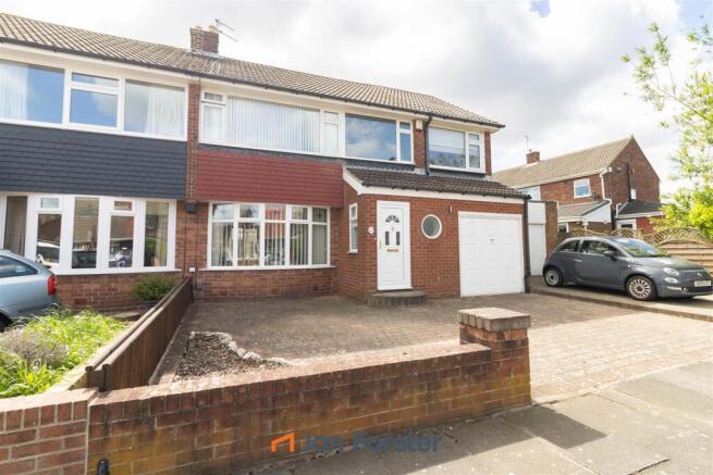 4 bed property, in Hambledon Avenue, £380,000