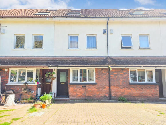 4 bed property, in 9 Shandon Court, £550,000