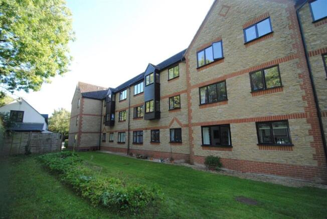 2 bed property, in River Court, £169,950