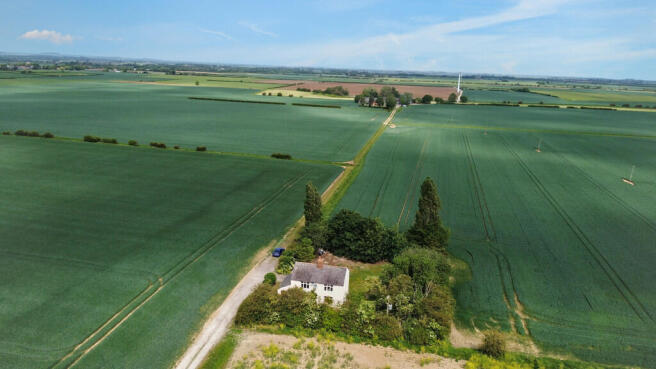 4 bed property, in Skylark Cottage, £300,000
