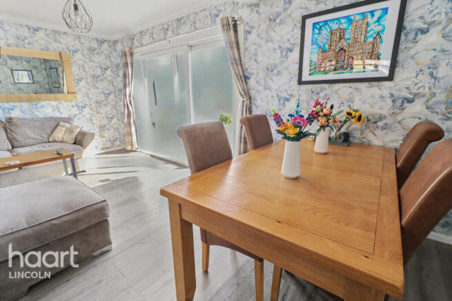 3 bed property, in Hutson Drive, £205,000