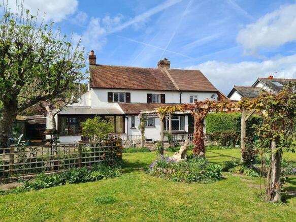4 bed property, in Little Bookham Street, £800,000