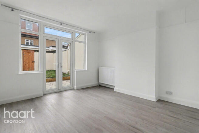 4 bed property, in Croydon Road, £550,000
