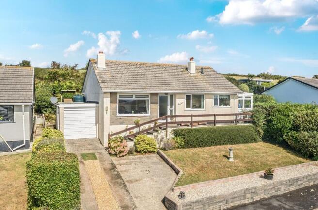 3 bed property, in Charleton Way, £485,000