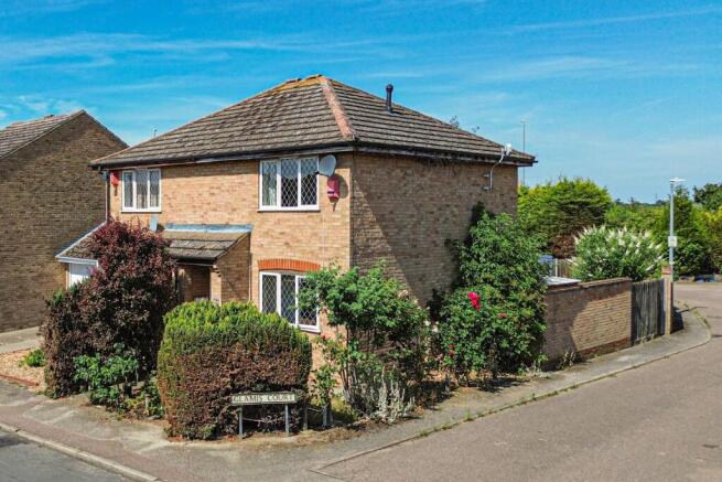2 bed property, in Glamis Court, £250,000