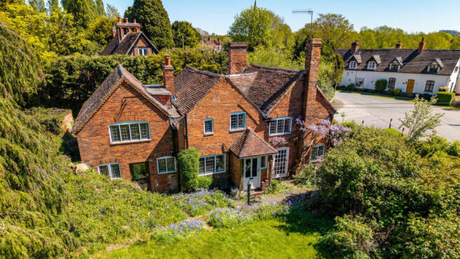5 bed property, in Rectory Lane, £600,000