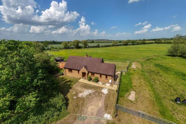 2 bed property, in Windmill View | Welsh Road East Marston Doles, £550,000