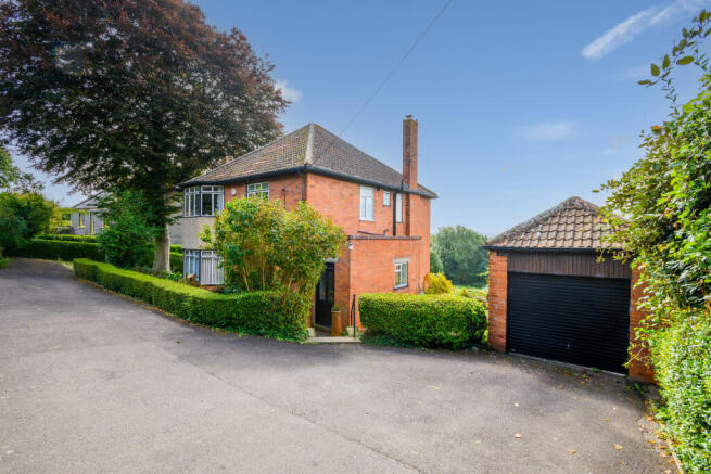 4 bed property, in Coursing Batch, £595,000