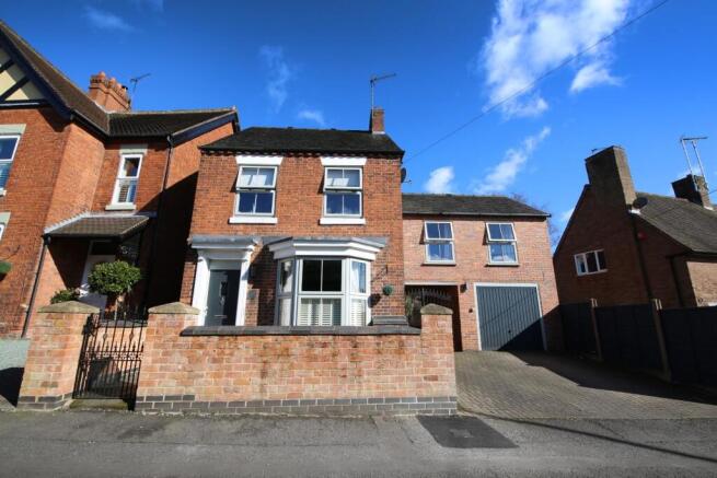 3 bed property, in Stone Road, £440,000