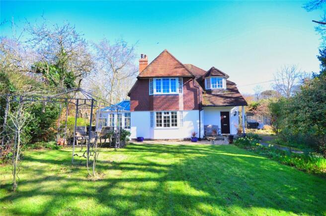4 bed property, in Dormansland, £900,000
