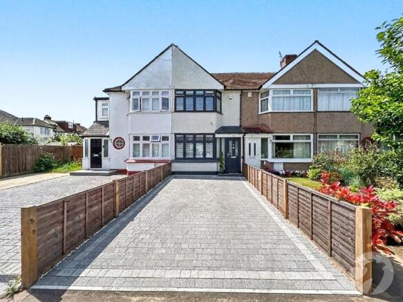 2 bed property, in Oaklands Avenue, £400,000