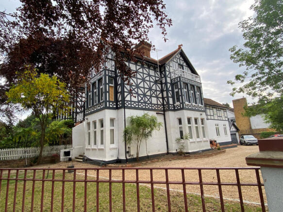 8 bed property, in Mayfield, £750,000
