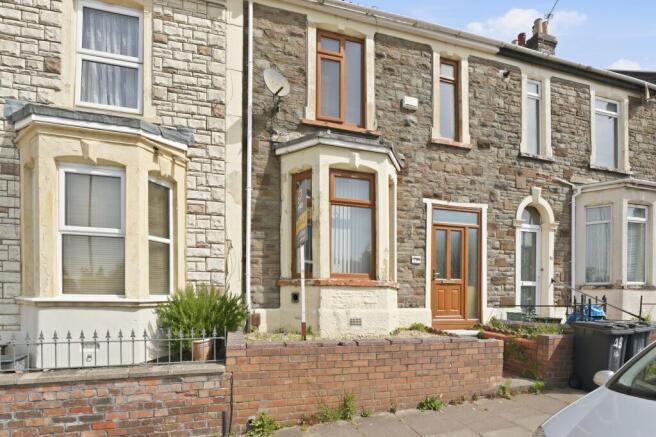 3 bed property, in Beaufort Road, £389,950