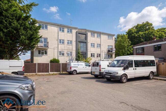 3 bed property, in Cornwall Close, £130,000