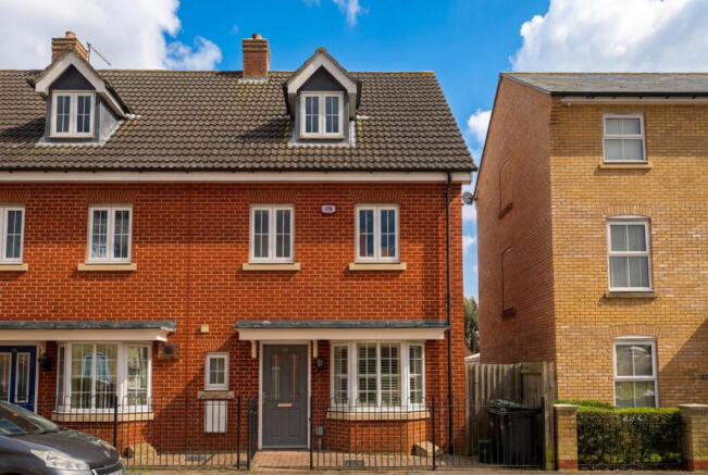 4 bed property, in Reeve Road, £500,000