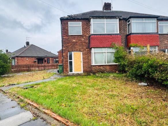 3 bed property, in Hinderwell Avenue, £95,000