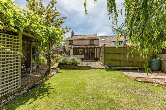 4 bed property, in Charming Semi-Detached Period Cottage in Castle Acre, £350,000