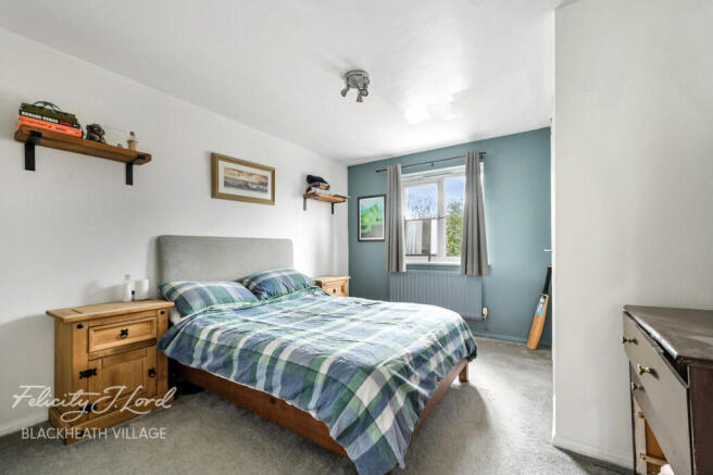 2 bed property, in Hither Farm Road, £465,000