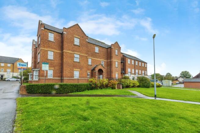 2 bed property, in Fulmen Close, £140,000
