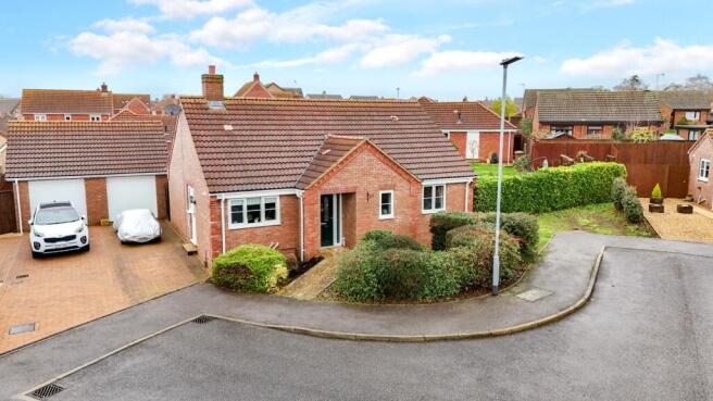 3 bed property, in Wimbledon Way, £372,000