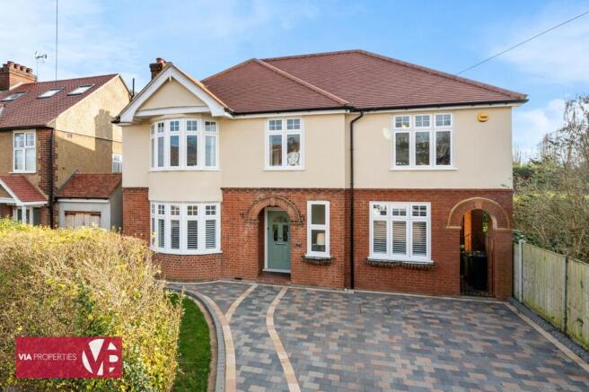 4 bed property, in Mckenzie Road, £1,100,000