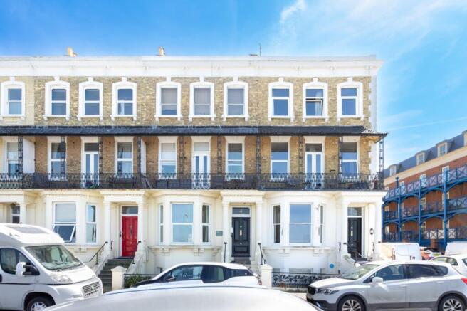 2 bed property, in Sea View Terrace, £350,000
