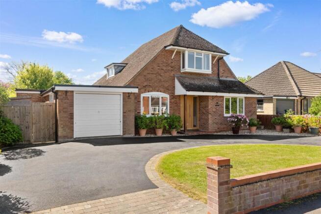 4 bed property, in Burford Road, £900,000