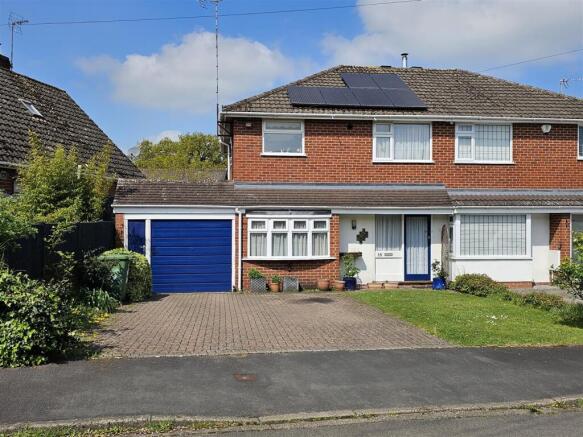3 bed property, in Compton Close, £349,950