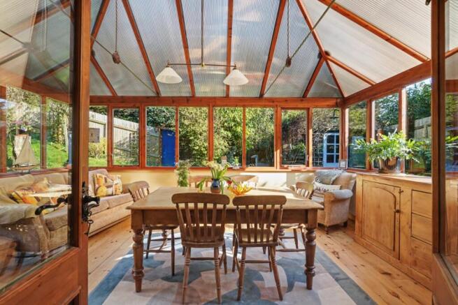 3 bed property, in New Barn, £550,000