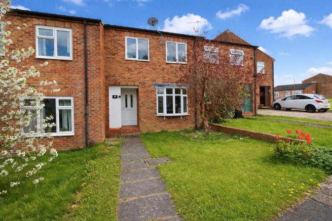 2 bed property, in Holme Hall Crescent, £149,950
