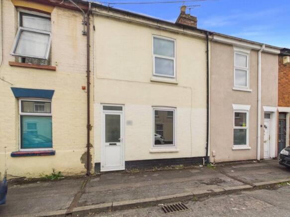 2 bed property, in New Street, £160,000