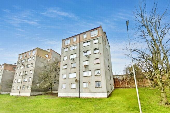 2 bed property, in Greenrigg Road, £35,000