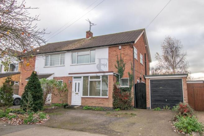 3 bed property, in Ash Tree Road, £325,000
