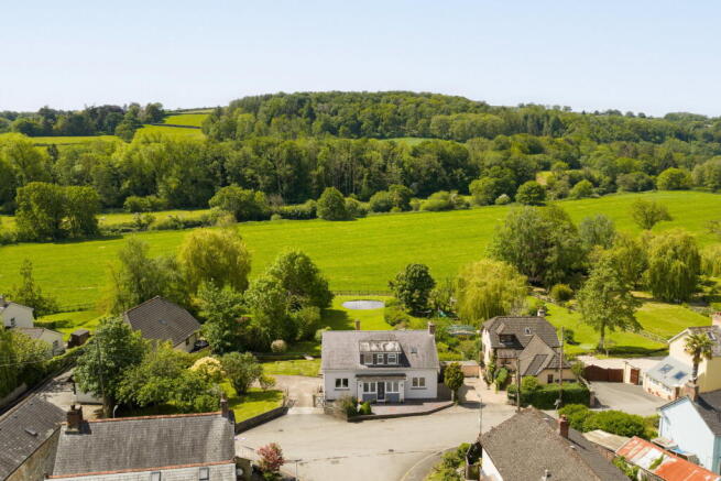 4 bed property, in Weare Giffard, £500,000