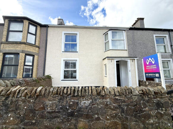 3 bed property, in High Street, £165,000
