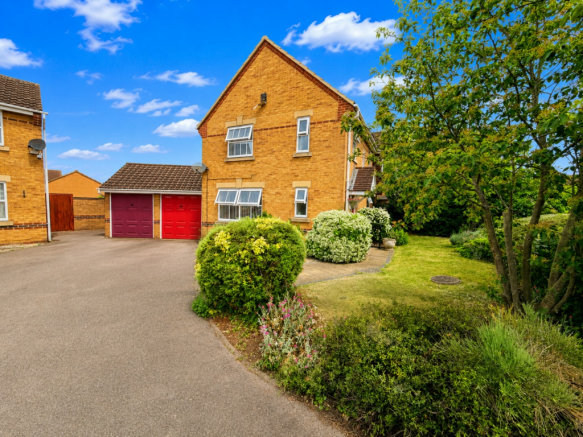 4 bed property, in Meadowsweet Drive, £375,000
