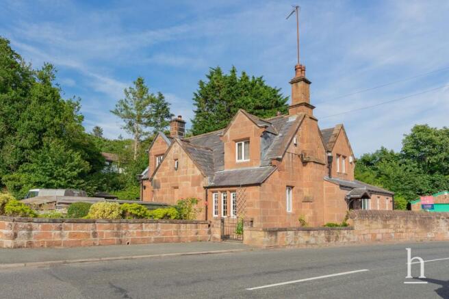 2 bed property, in Caldy Road, £550,000